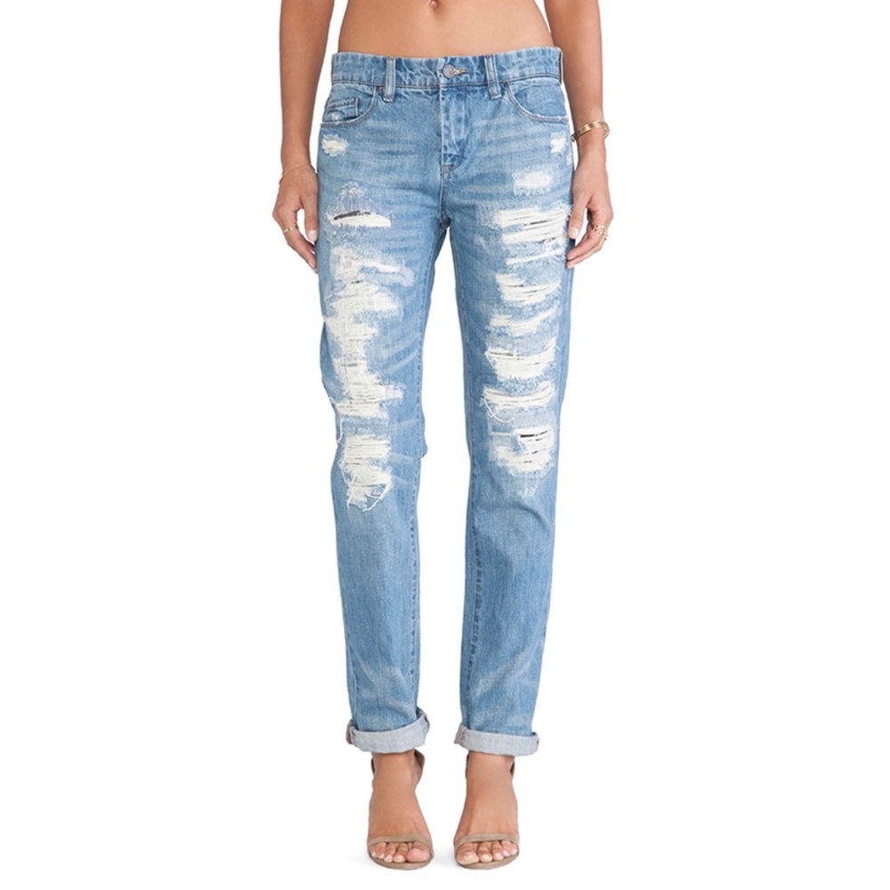 BlankNYC“Torn to Shreds” Distressed Boyfriend Jean